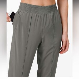 Lululemon Wanderer Cropped Jogger
